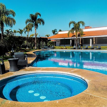 Hotel Ecce Inn & Spa Silao Kültér fotó Club House