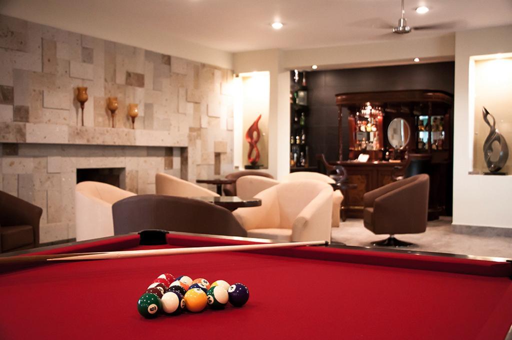 Hotel Ecce Inn & Spa Silao Kültér fotó A pool table