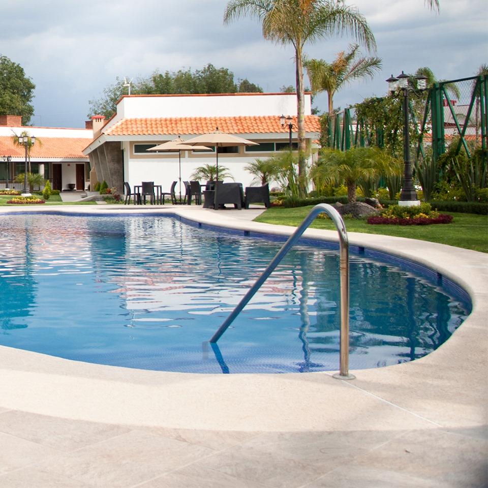 Hotel Ecce Inn & Spa Silao Kültér fotó A swimming pool