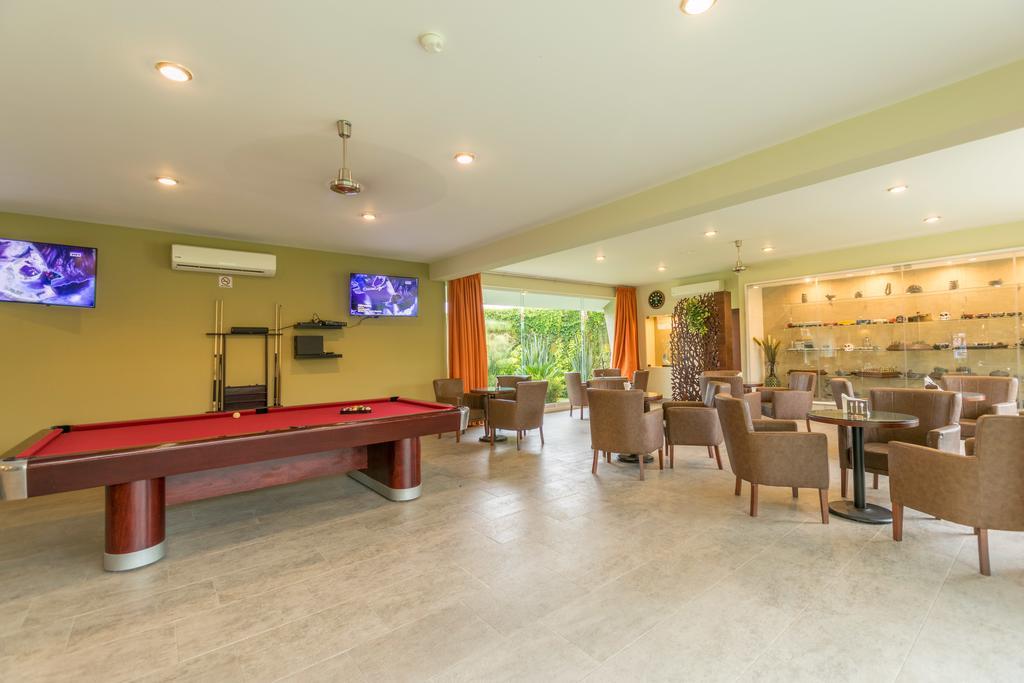 Hotel Ecce Inn & Spa Silao Kültér fotó Club House