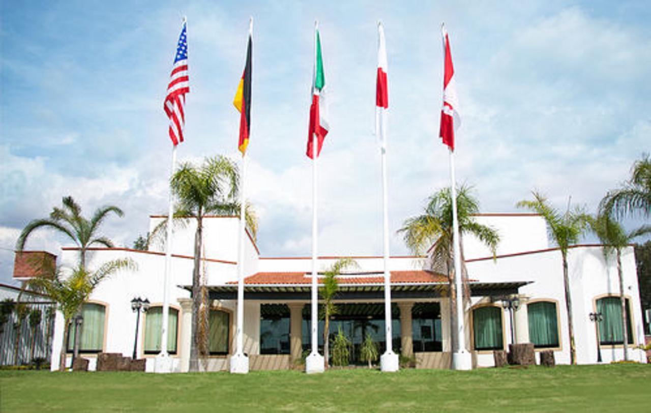 Hotel Ecce Inn & Spa Silao Kültér fotó The International Center for Leadership in Education