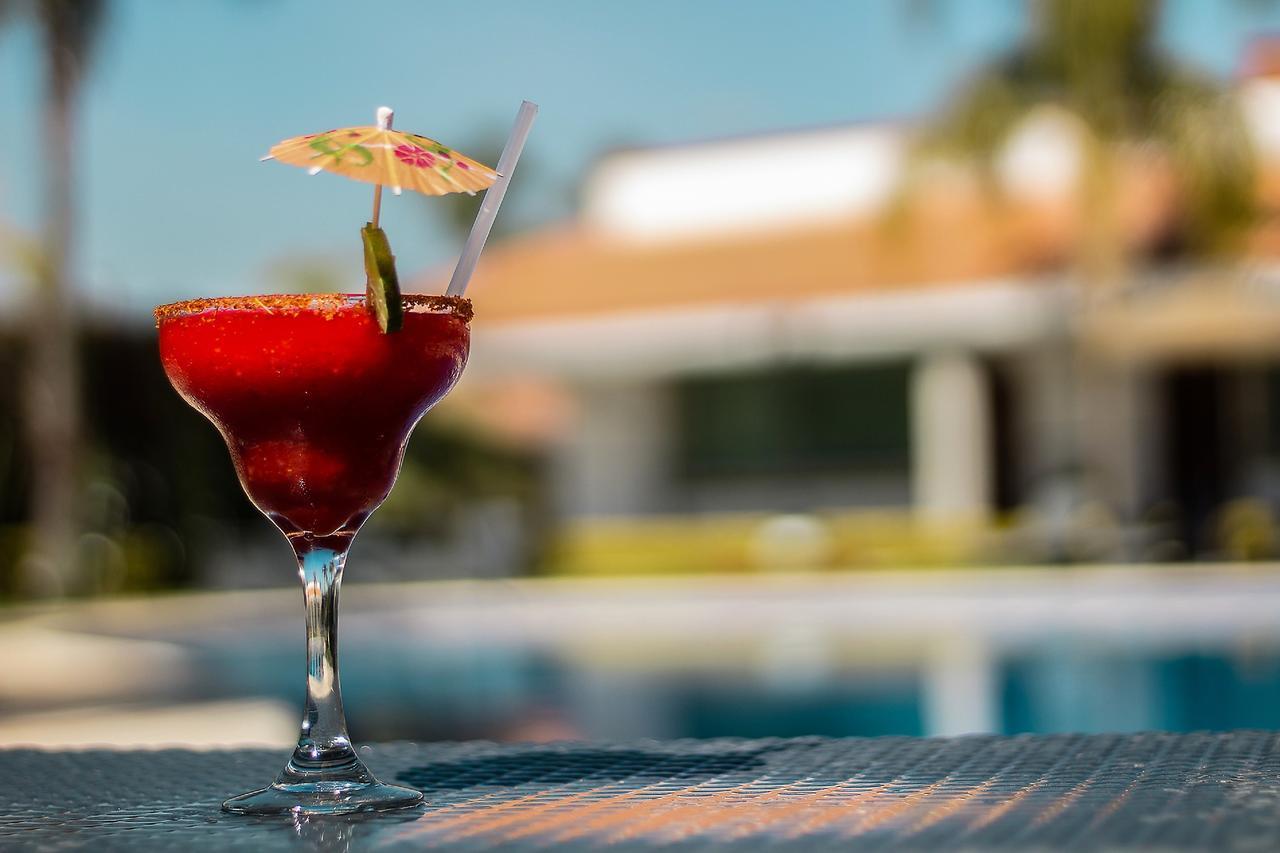 Hotel Ecce Inn & Spa Silao Kültér fotó A strawberry margarita