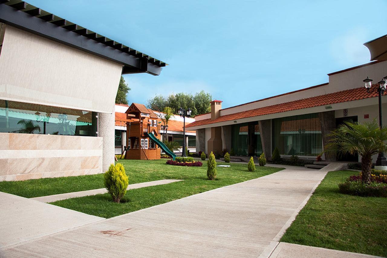 Hotel Ecce Inn & Spa Silao Kültér fotó The school's campus