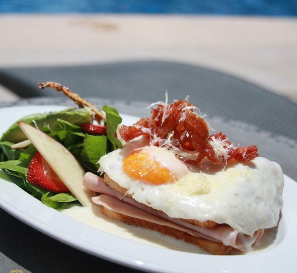 Hotel Ecce Inn & Spa Silao Kültér fotó A ham and egg salad