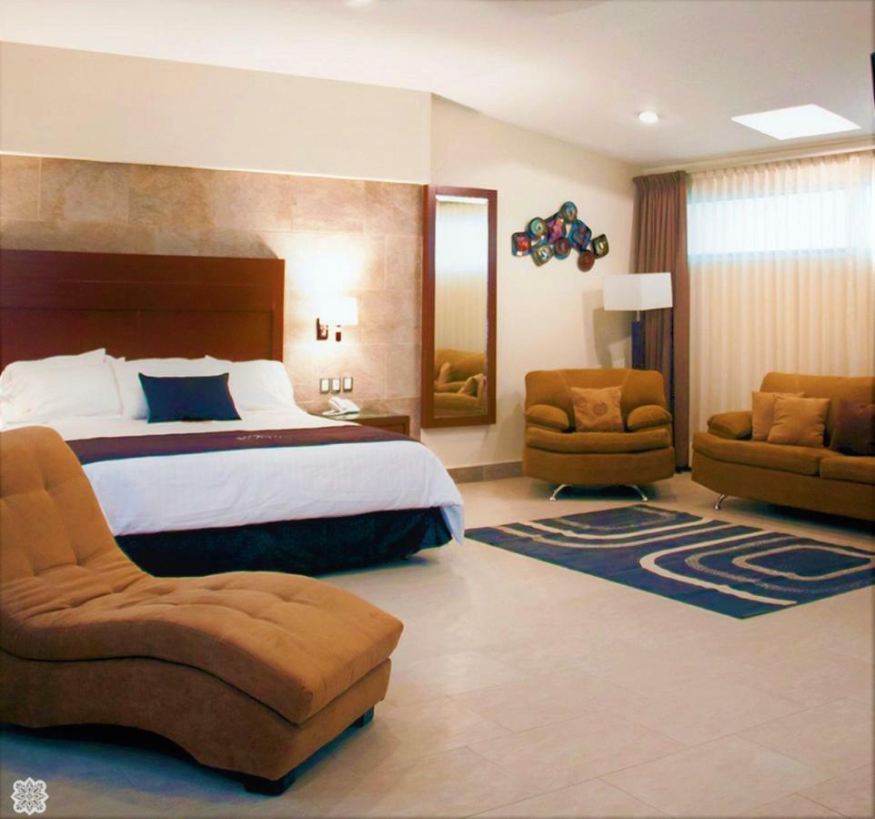 Hotel Ecce Inn & Spa Silao Kültér fotó Suite at the Grand Palladium Resort